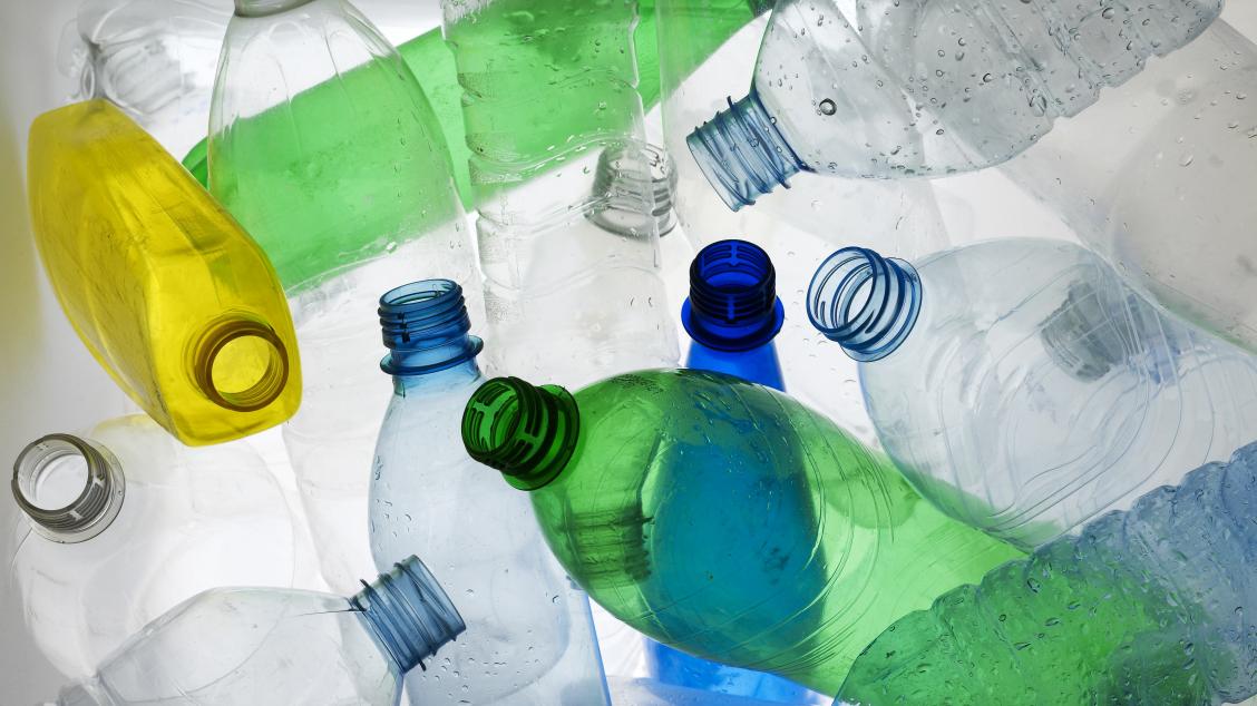 Plastique recyclé : la prime suffit-elle vraiment face aux imports ?